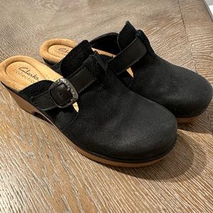 Black clogs by Clark’s